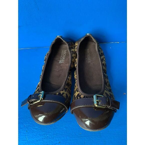 Michael Kors girls Youth size 3 flat casual shoes signature MK or capped toe NIB - Picture 1 of 5